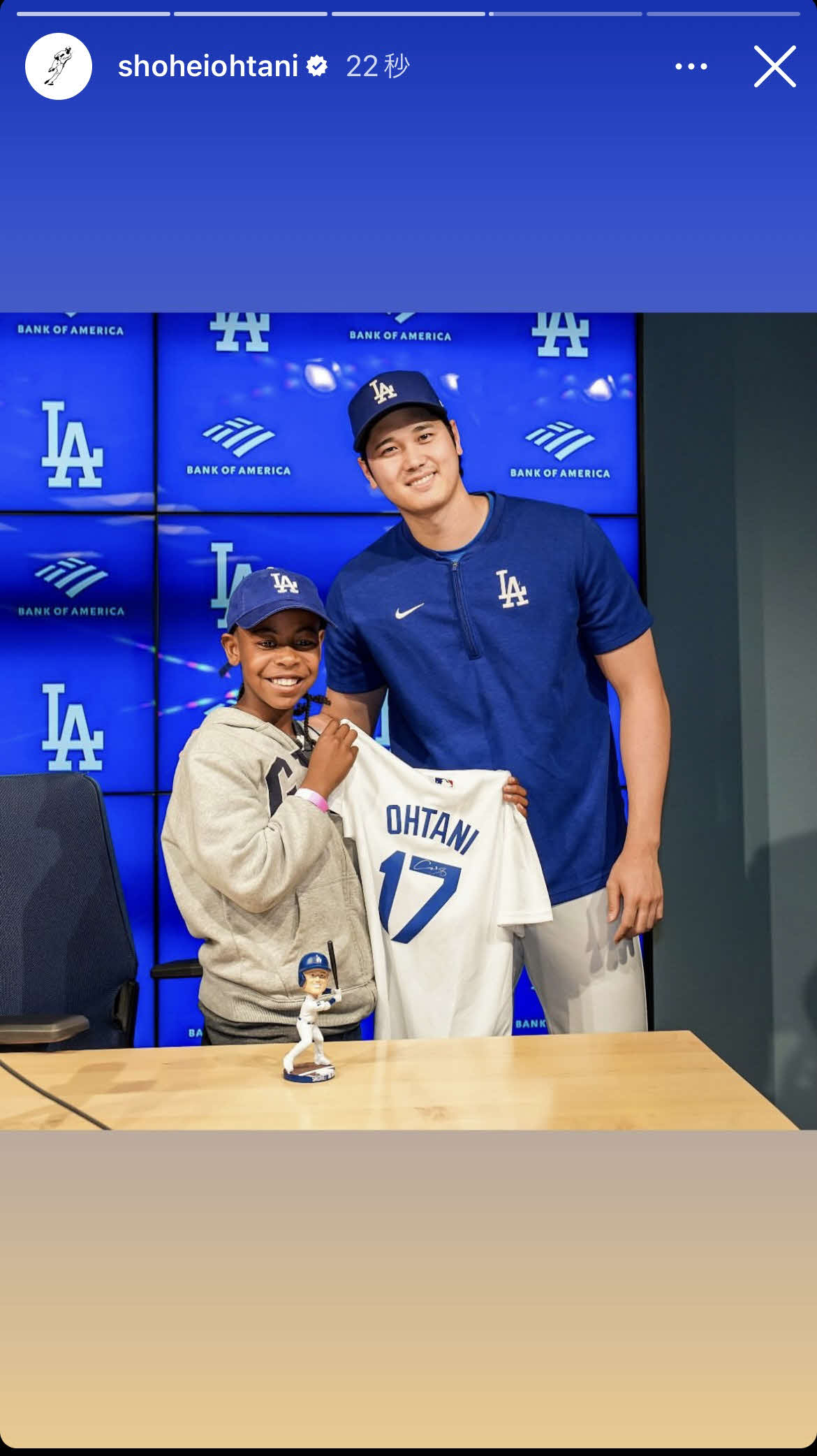 ドジャース大谷は自身のインスタグラムで始球式をおこなったリー君との2ショットなどを公開した（大谷翔平インスタから）