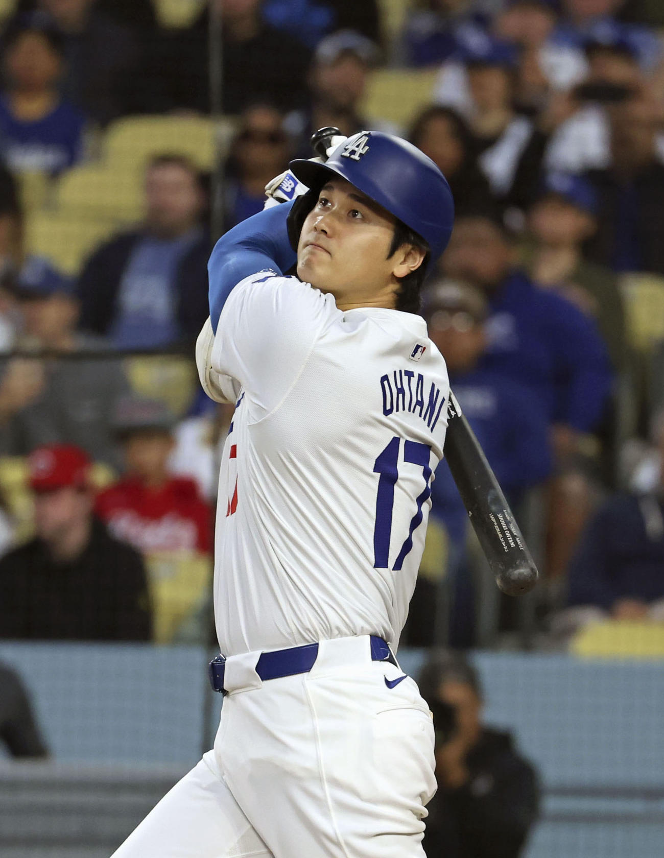 ドジャース対レッズ　3回裏ドジャース1死一塁、大谷翔平は左越えに2点本塁打を放つ（共同）