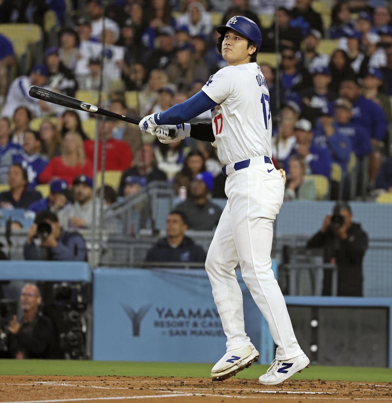 ドジャース対レッズ　3回裏ドジャース1死一塁、大谷翔平は左越えに2点本塁打を放つ（共同）