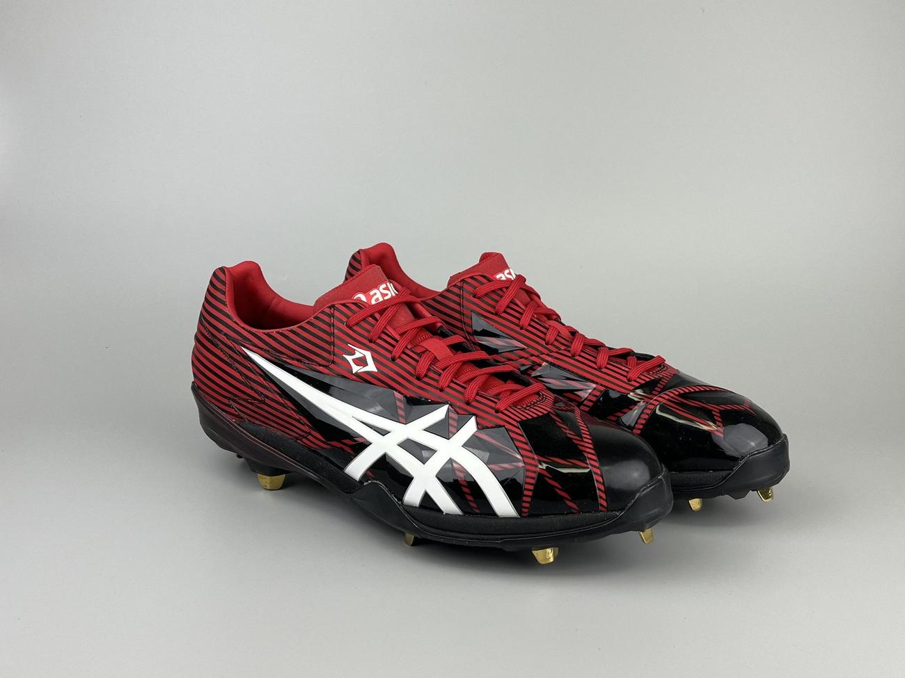 ダルビッシュ有投手が15年に使っていたモデルのスパイク（アシックス提供）