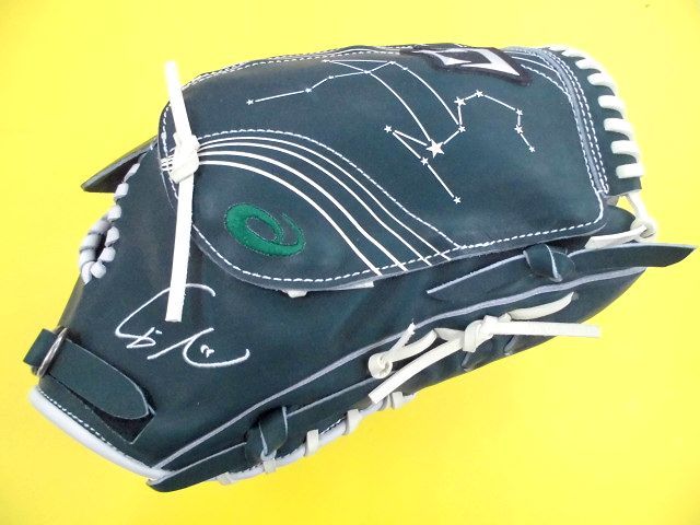 ダルビッシュ有投手がカブスにいた19年に使っていたモデルのグラブ（アシックス提供）
