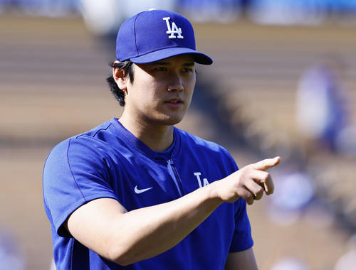 ドジャース対ダイヤモンドバックス　キャッチボールをするドジャース大谷（撮影・藤尾明華）