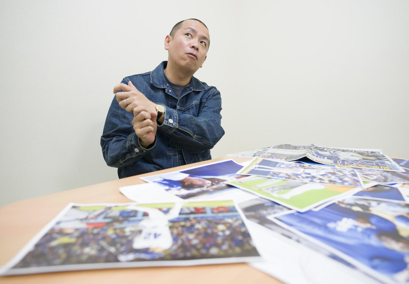日刊スポーツ愛読者のタカアンドトシのトシは日本一気の早い大谷翔平ドジャース祝優勝（仮）紙面作りに意欲を見せた（撮影・垰建太）