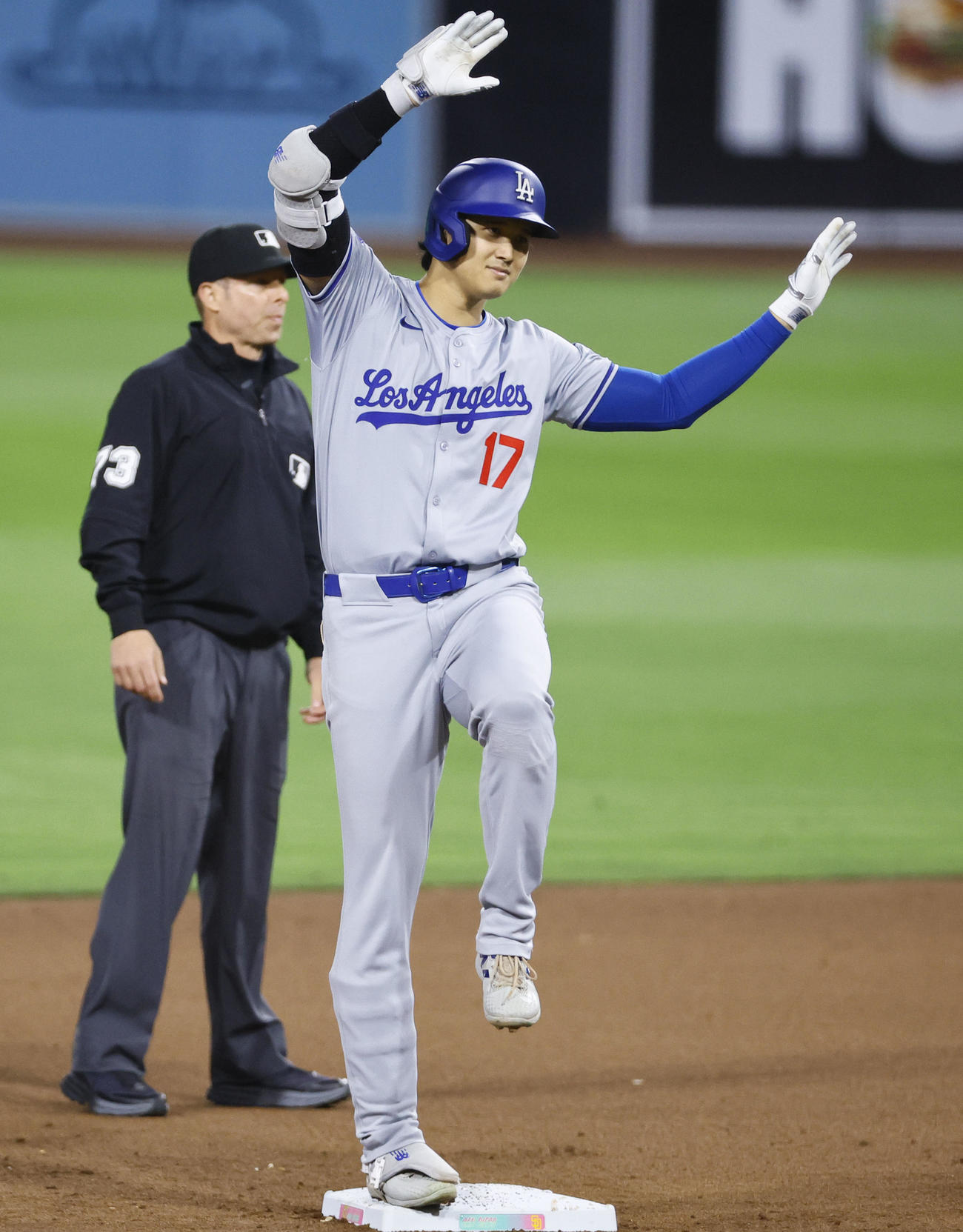 ポーズをとる大谷翔平（24年5月10日撮影）