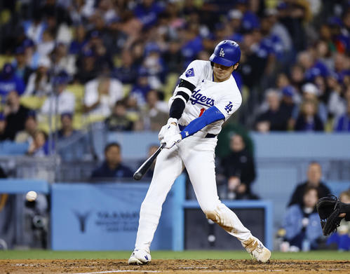 ドジャース対ダイヤモンドバックス　6回裏ドジャース1死三塁、大谷翔平は右前に適時打を放つ（撮影・藤尾明華）