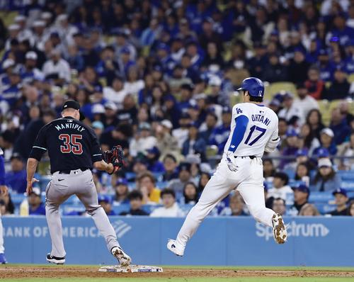 ドジャース対ダイヤモンドバックス 7回裏ドジャース2死、一ゴロに倒れる大谷翔平(撮影・藤尾明華)