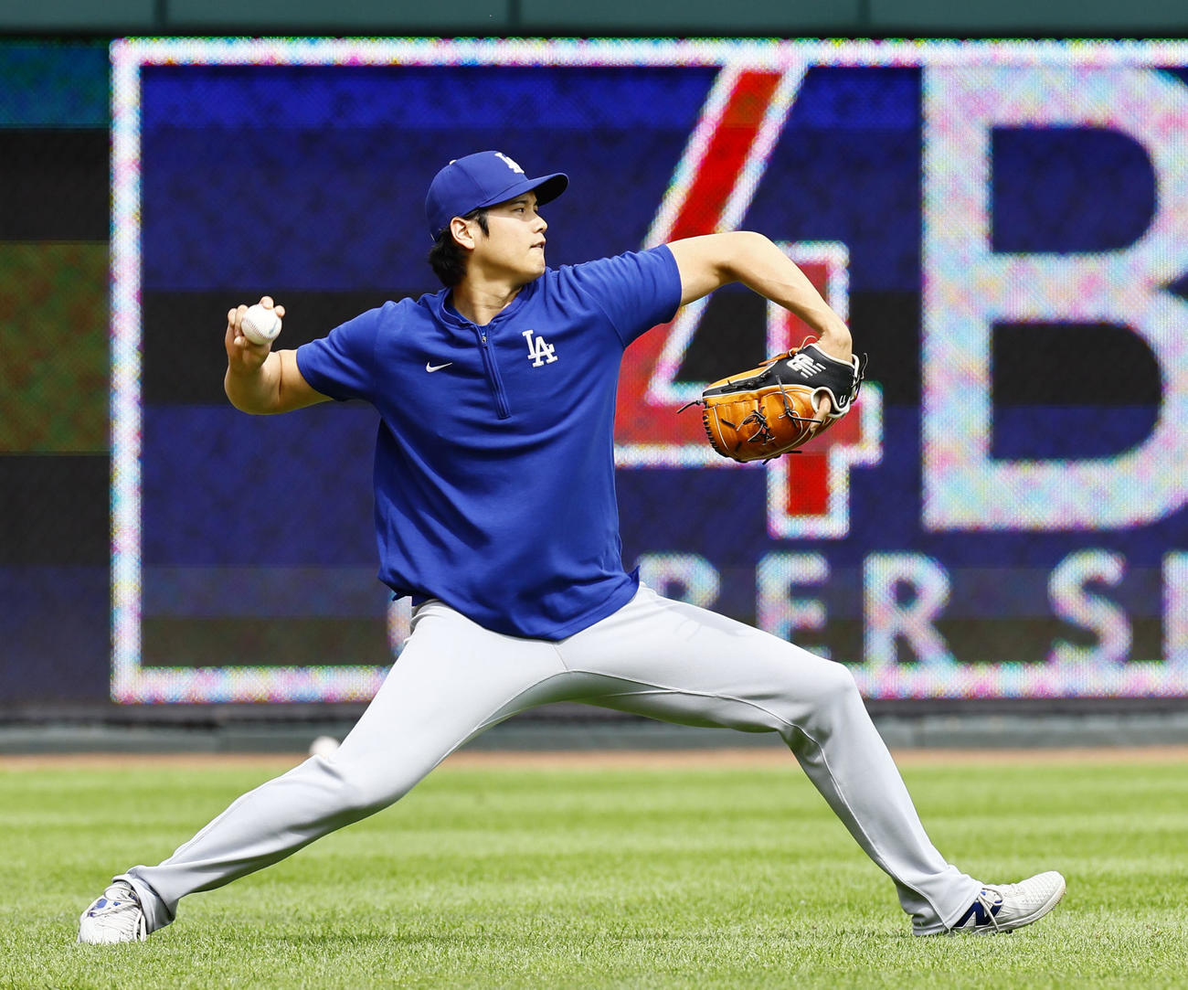 レッズ対ドジャース　キャッチボールをするドジャース大谷（撮影・藤尾明華）