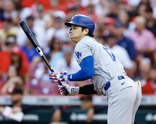レッズ対ドジャース 2回表ドジャース1死二、三塁、遊ゴロに倒れる大谷翔平(撮影・藤尾明華)