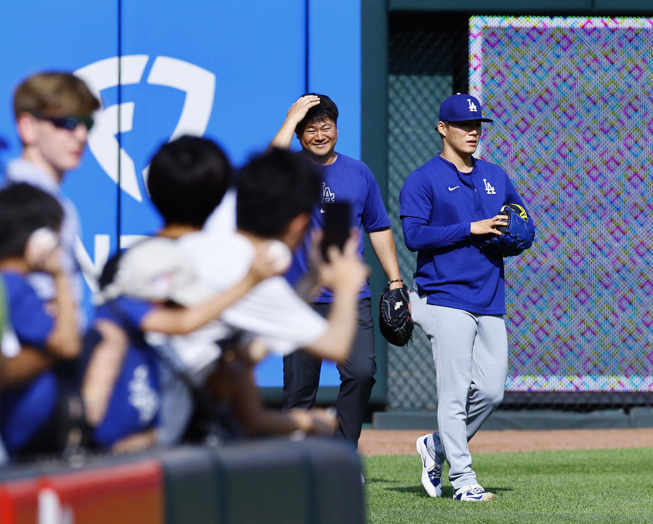 レッズ対ドジャース　練習を終え引き揚げるドジャース山本（撮影・藤尾明華）