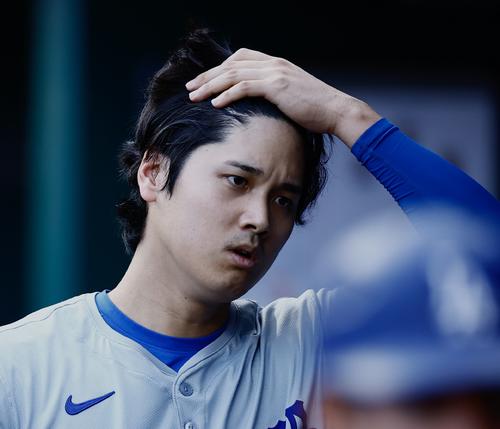 レッズ対ドジャース　3回表ドジャース2死、空振り三振に倒れベンチに戻った大谷翔平（撮影・藤尾明華）