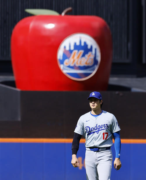 メッツ対ドジャース　ウオーミングアップするドジャース大谷（撮影・藤尾明華）