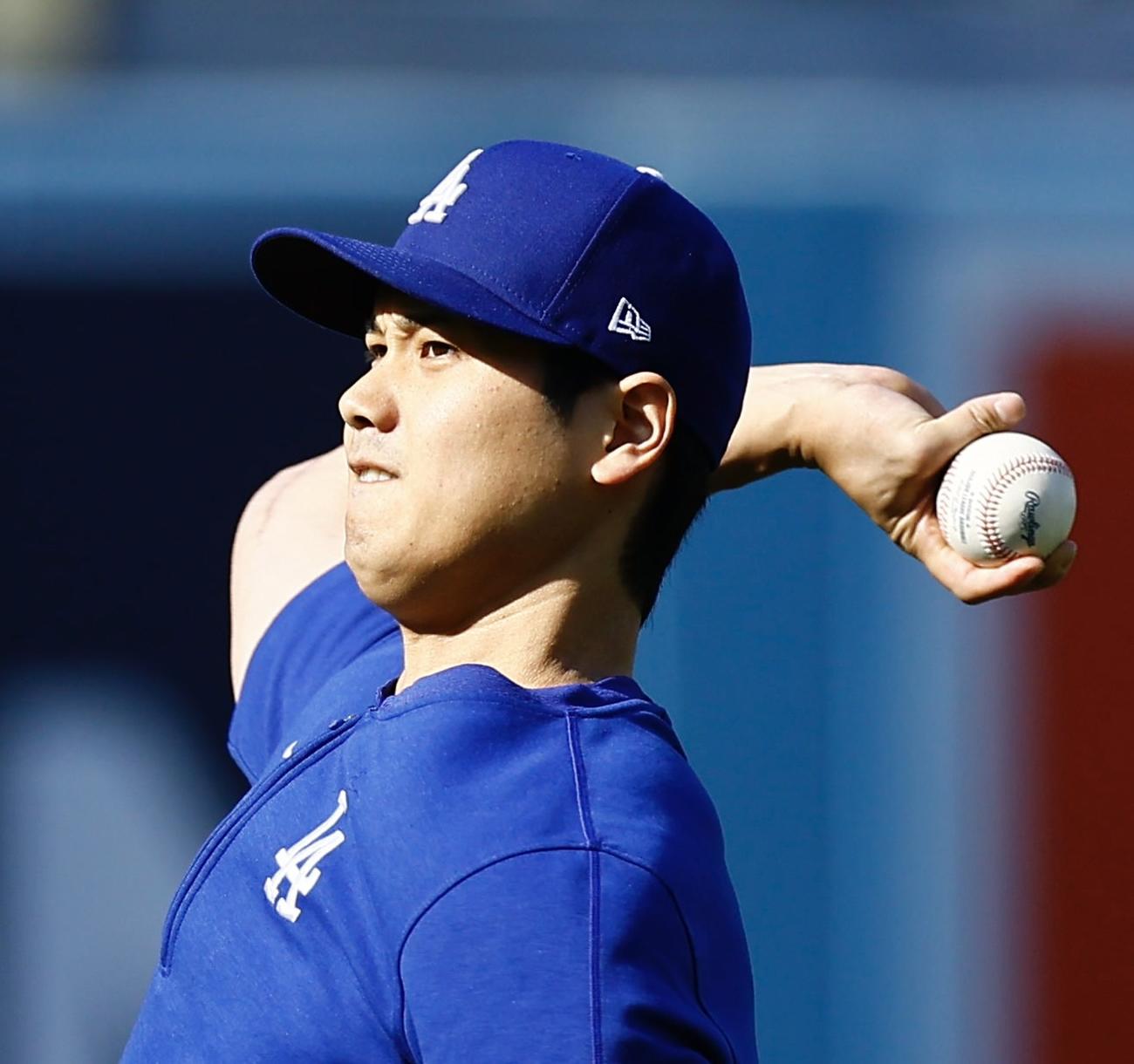 ドジャース対ロッキーズ　キャッチボールするドジャース大谷（撮影・藤尾明華）