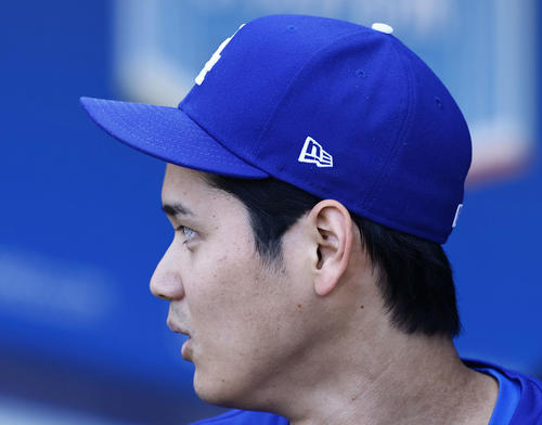 ドジャース対ロッキーズ　キャッチボールを終え、引き揚げるドジャース大谷（撮影・藤尾明華）