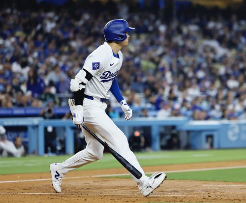 ドジャース対ロッキーズ　4回裏ドジャース無死、大谷はニ直に倒れる（撮影・藤尾明華）