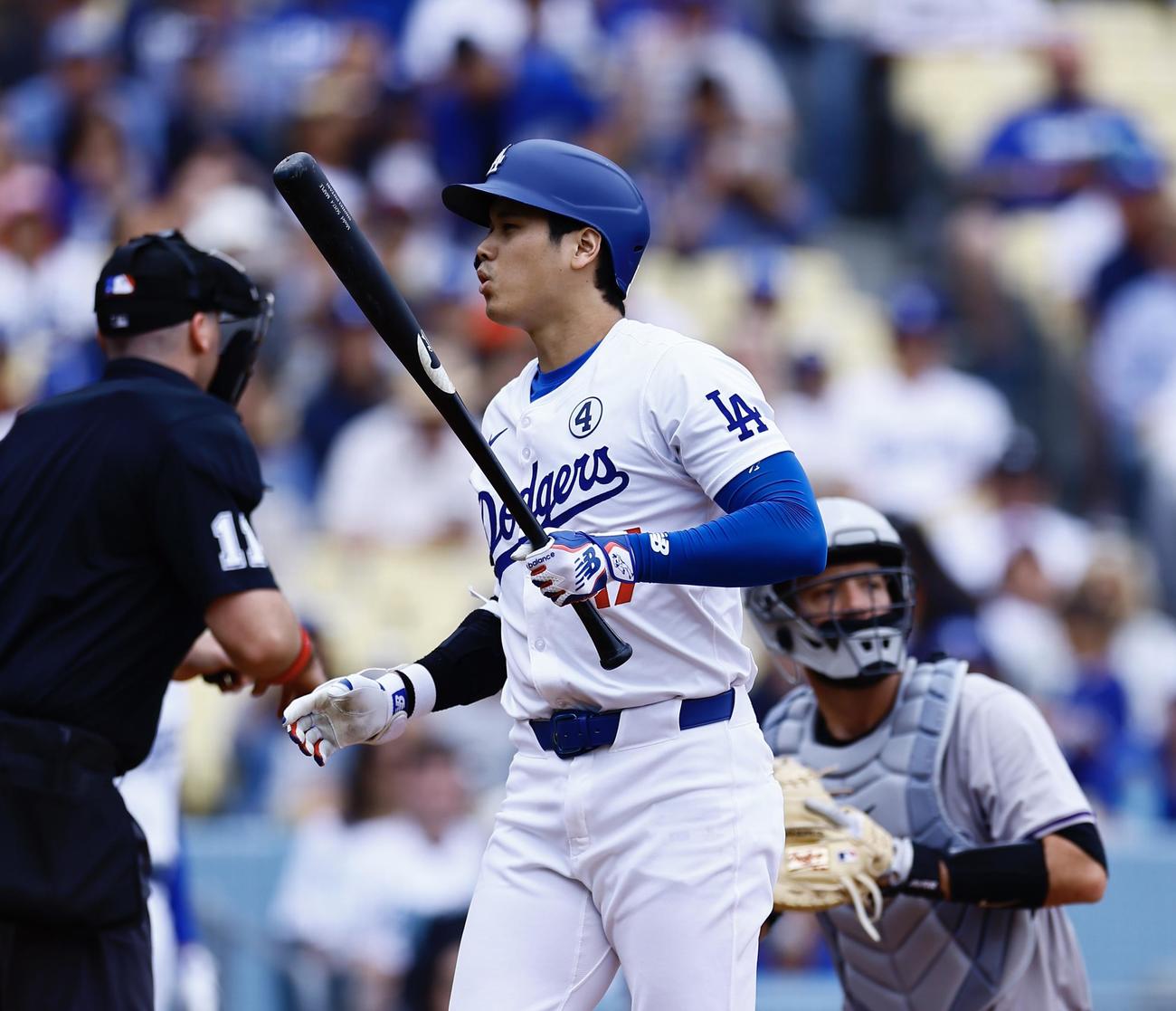 ドジャース対ロッキーズ　2回裏ドジャース2死二塁、見逃し三振に倒れる大谷（撮影・藤尾明華）