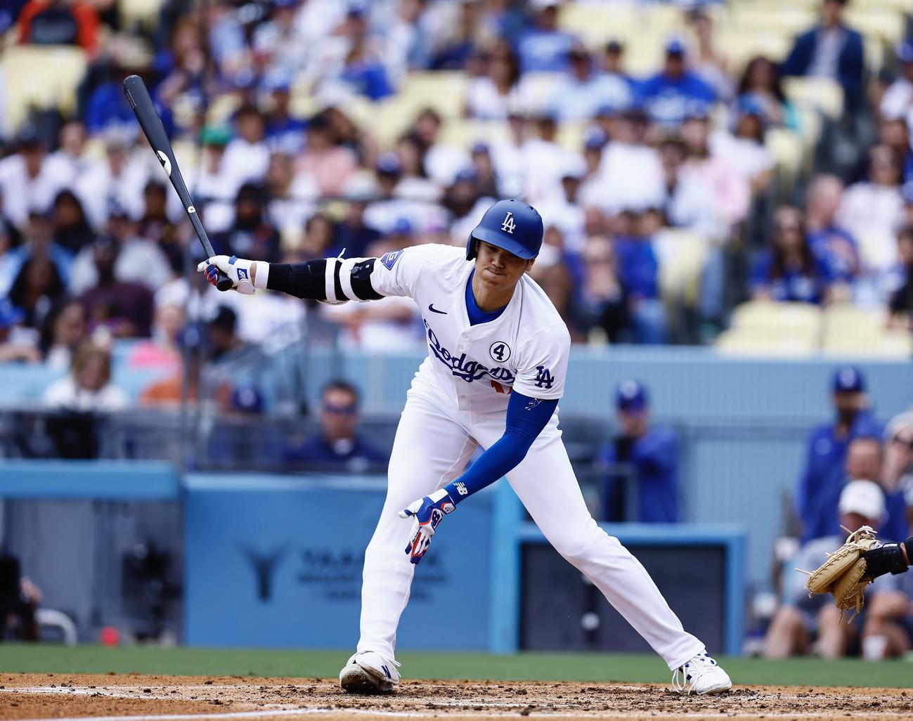 ドジャース対ロッキーズ　4回裏ドジャース1死一塁、空振り三振に倒れる大谷（撮影・藤尾明華）
