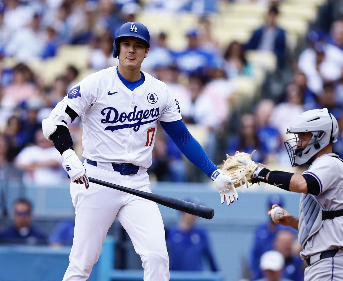 ドジャース対ロッキーズ　4回裏ドジャース1死一塁、空振り三振に倒れる大谷（撮影・藤尾明華）