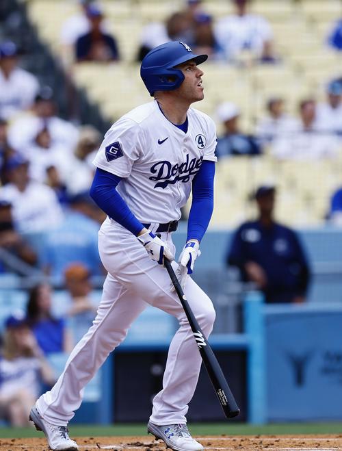 ドジャース対ロッキーズ　1回裏ドジャース1死、中越に本塁打を放つフリーマン（撮影・藤尾明華）