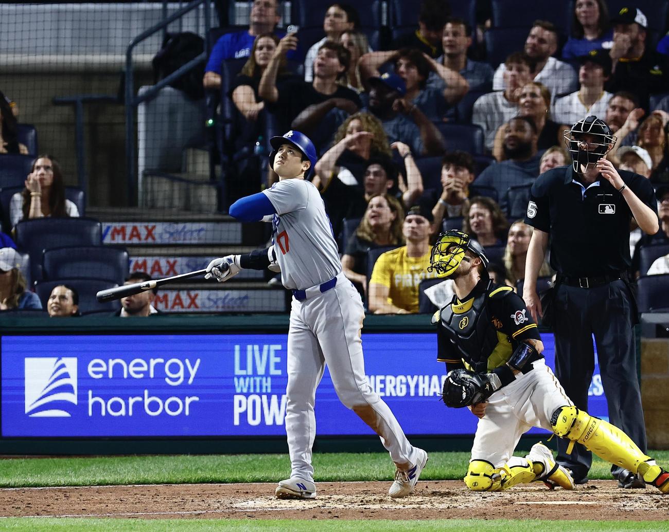 パイレーツ対ドジャース　8回表ドジャース2死一、二塁、大谷は右飛に倒れる（撮影・藤尾明華）