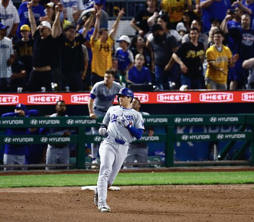 パイレーツ対ドジャース　8回表ドジャース2死一、二塁、大谷は右飛に倒れる（撮影・藤尾明華）