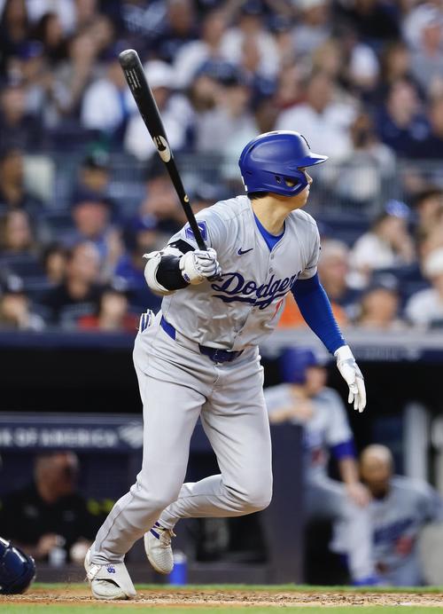 ヤンキース対ドジャース　3回表ドジャース1死一、三塁、大谷は左前に適時打を放つ（撮影・藤尾明華）