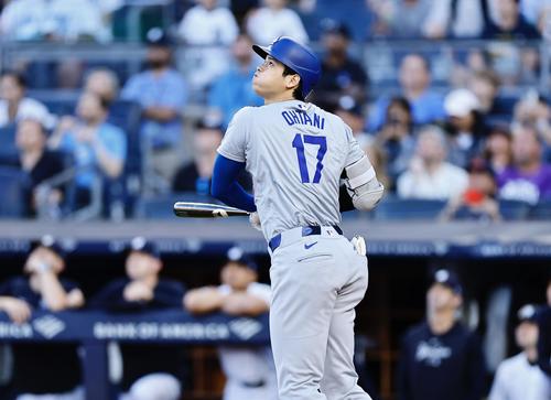 ヤンキース対ドジャース　1回表ドジャース1死、中飛に倒れる大谷（撮影・藤尾明華）