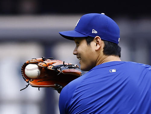 ヤンキース対ドジャース　キャッチボールをするドジャース大谷（撮影・藤尾明華）
