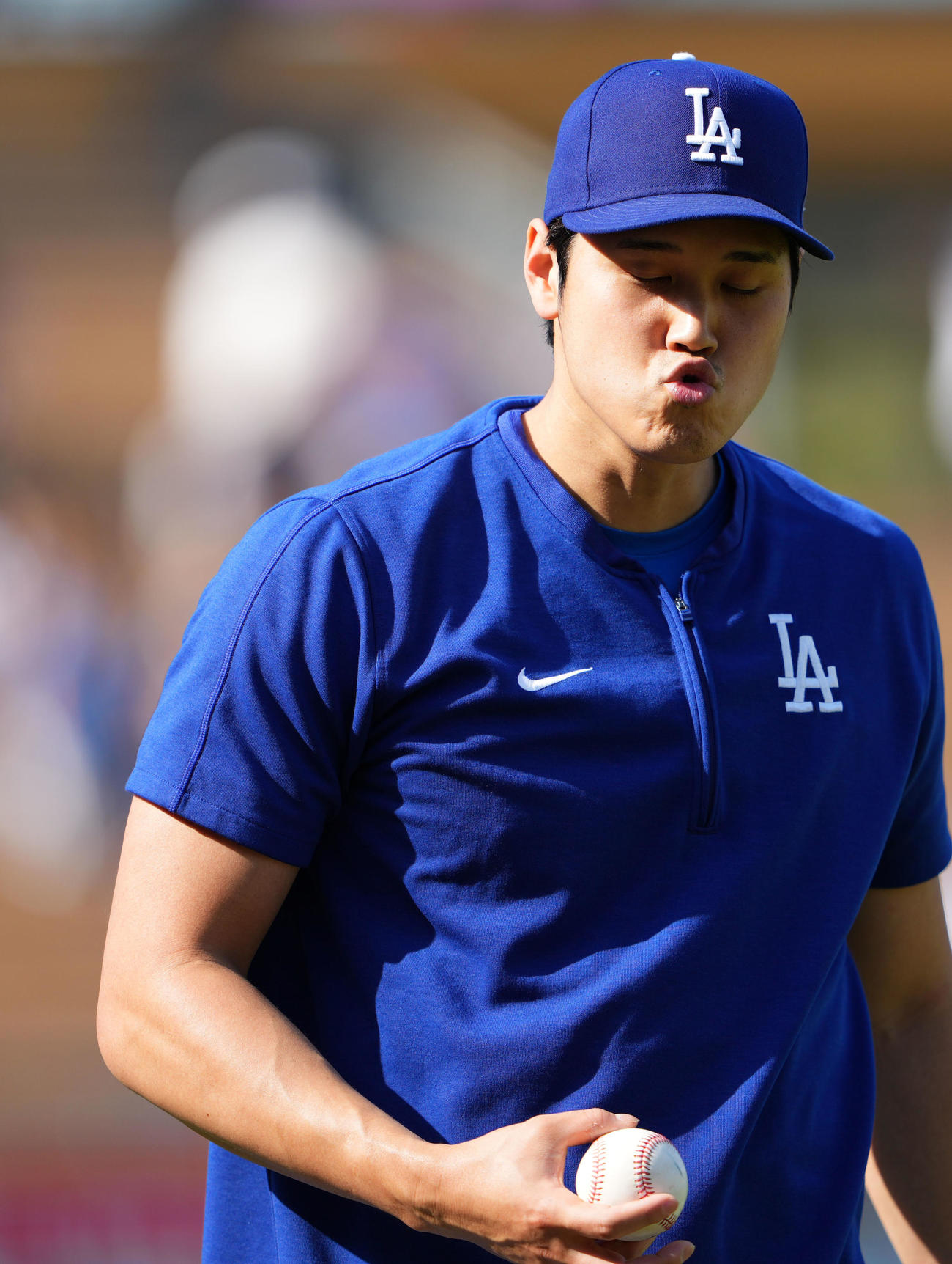 ドジャース対レンジャーズ　キャッチボールをするドジャース大谷（撮影・横山健太）