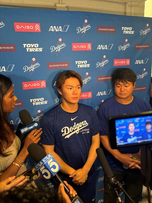 試合後、取材に応じたドジャース山本