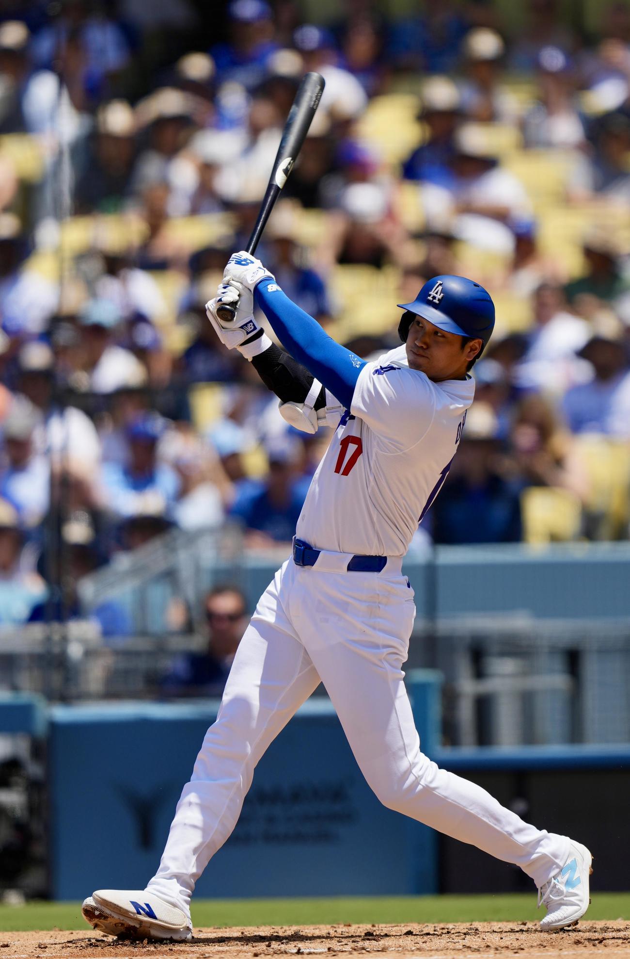 ドジャース対ロイヤルズ　3回裏ドジャース1死、左中間へ本塁打を放つ大谷（撮影・横山健太）