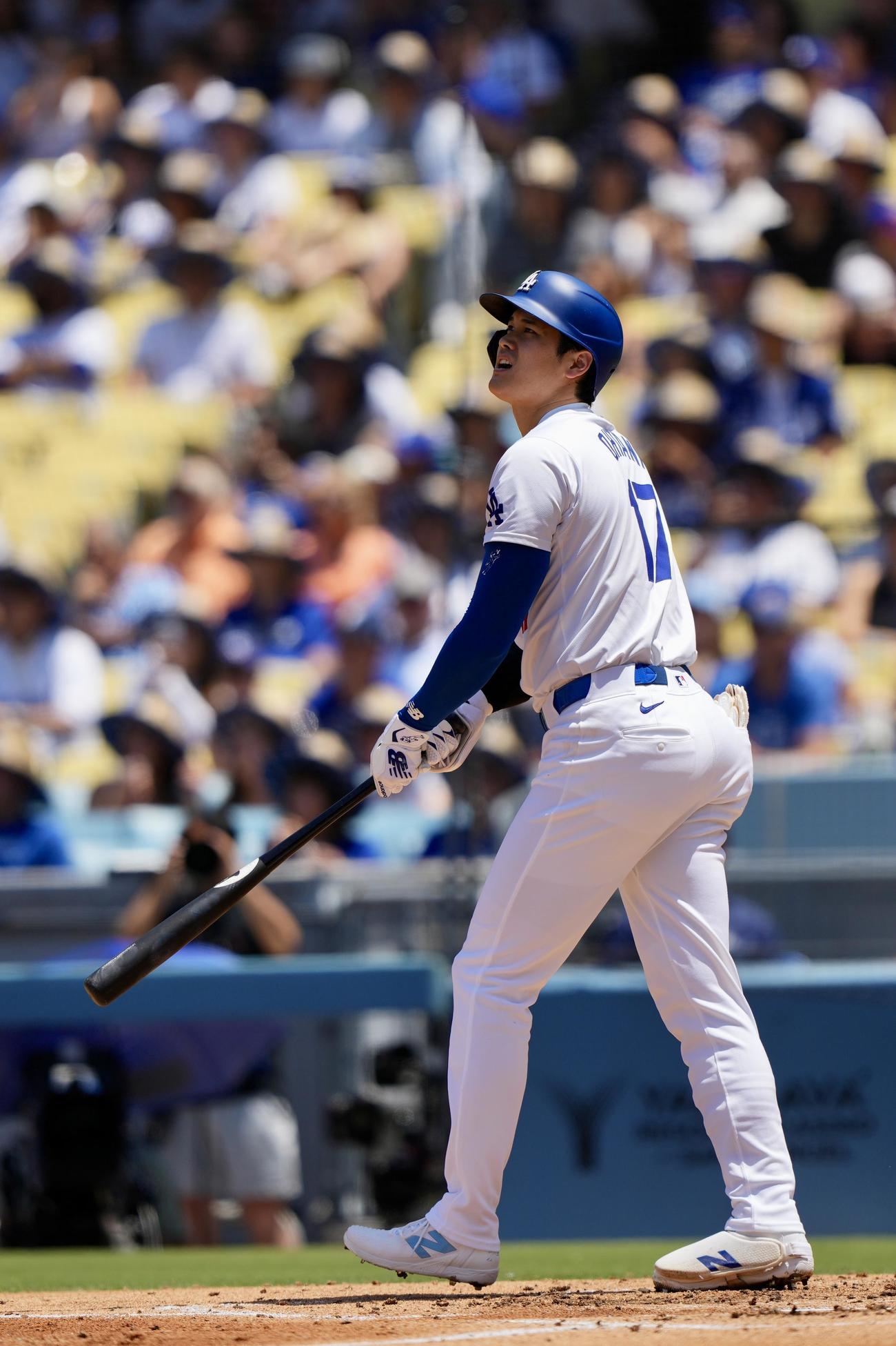 ドジャース対ロイヤルズ　3回裏ドジャース1死、左中間へ本塁打を放つ大谷（撮影・横山健太）