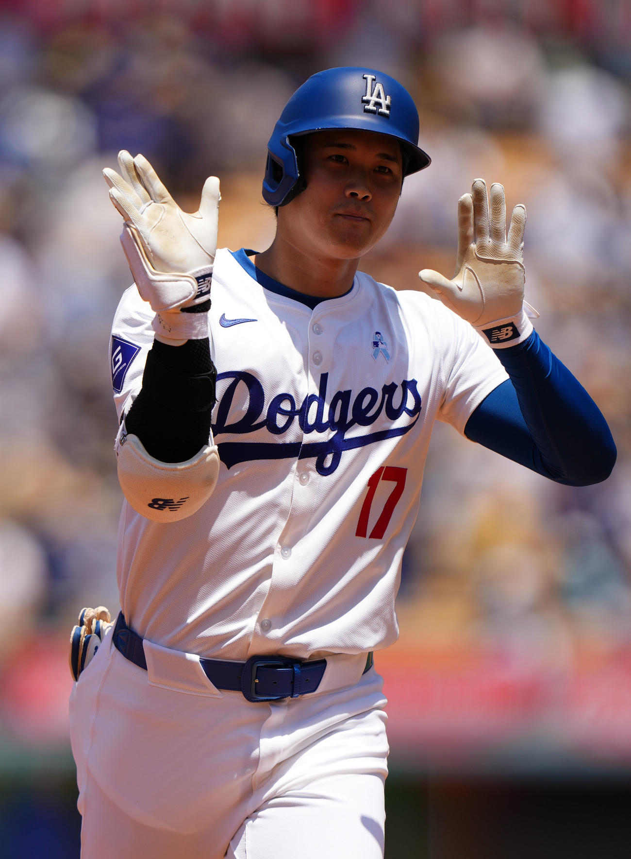 ドジャース対ロイヤルズ　3回裏ドジャース1死、左中間へ本塁打を放ちフレディ・ダンスをする大谷（撮影・横山健太）