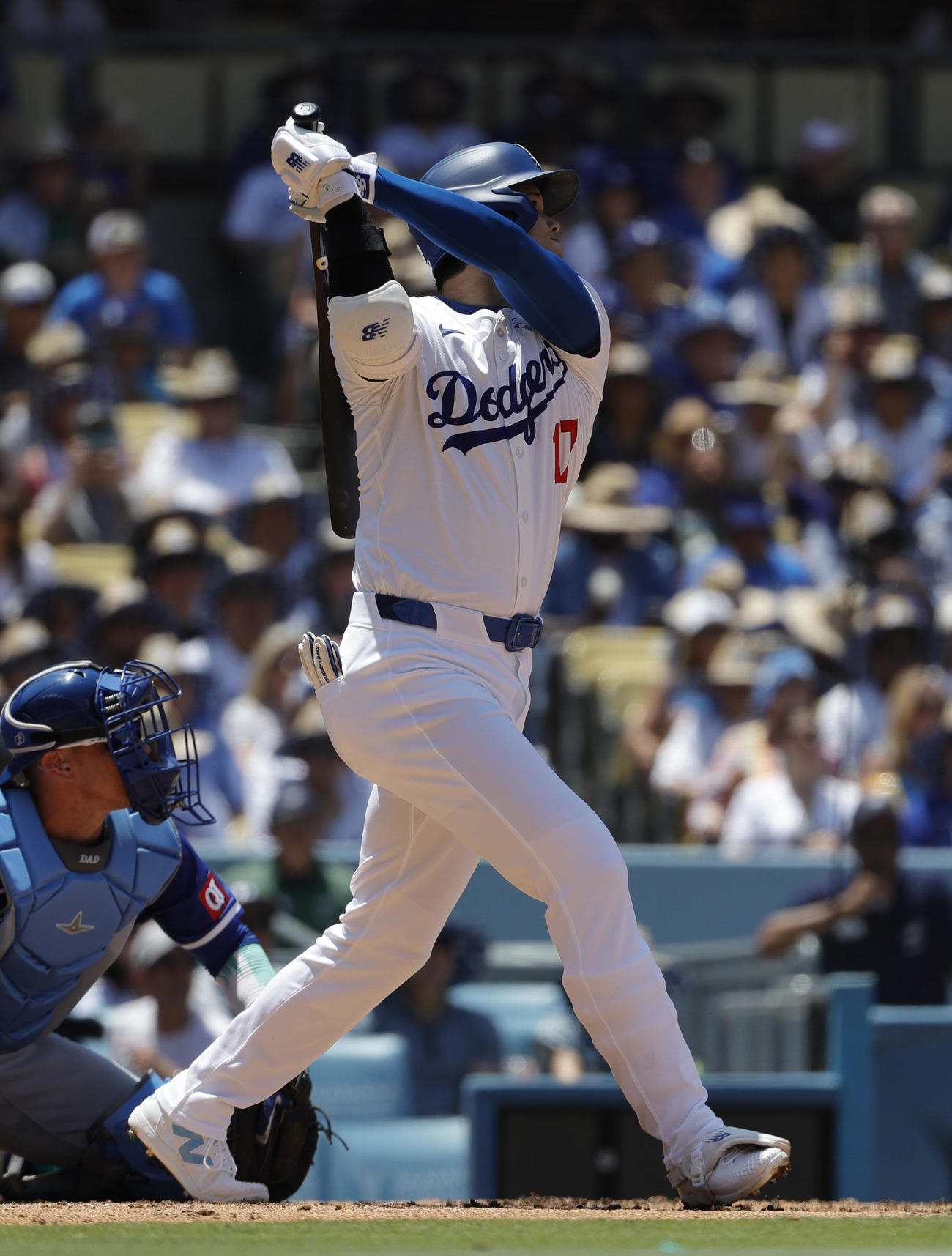 ロイヤルズ戦の3回、18号ソロを放つドジャース大谷（共同）