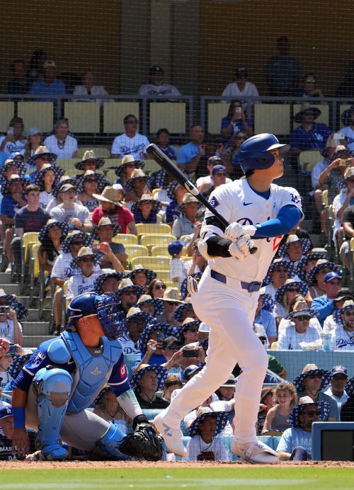ドジャース対ロイヤルズ 7回裏ドジャース2死一、二塁、中飛に倒れる大谷(撮影・横山健太)