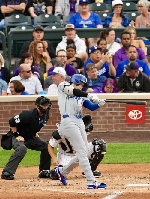 ロッキーズ対ドジャース　3回表ドジャース1死三塁、一ゴロに倒れる大谷（撮影・横山健太）