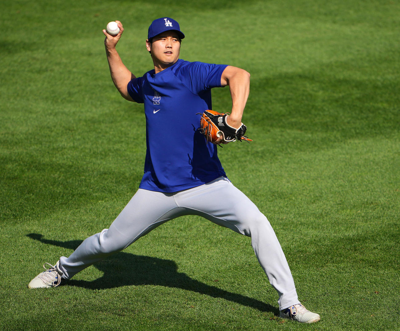 ロッキーズ対ドジャース　キャッチボールをするドジャース大谷（撮影・横山健太）