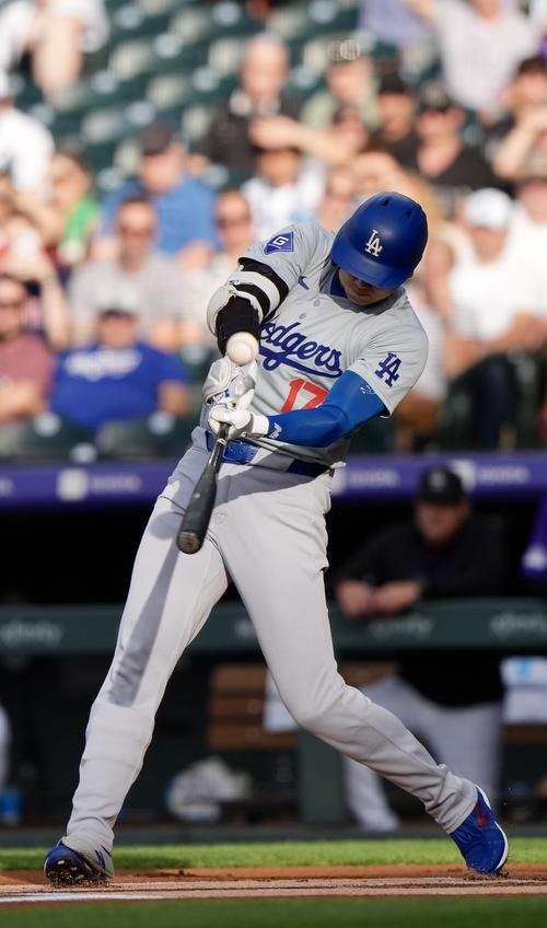 ロッキーズ対ドジャース　1回表ドジャース無死、三邪飛に倒れる大谷（撮影・横山健太）