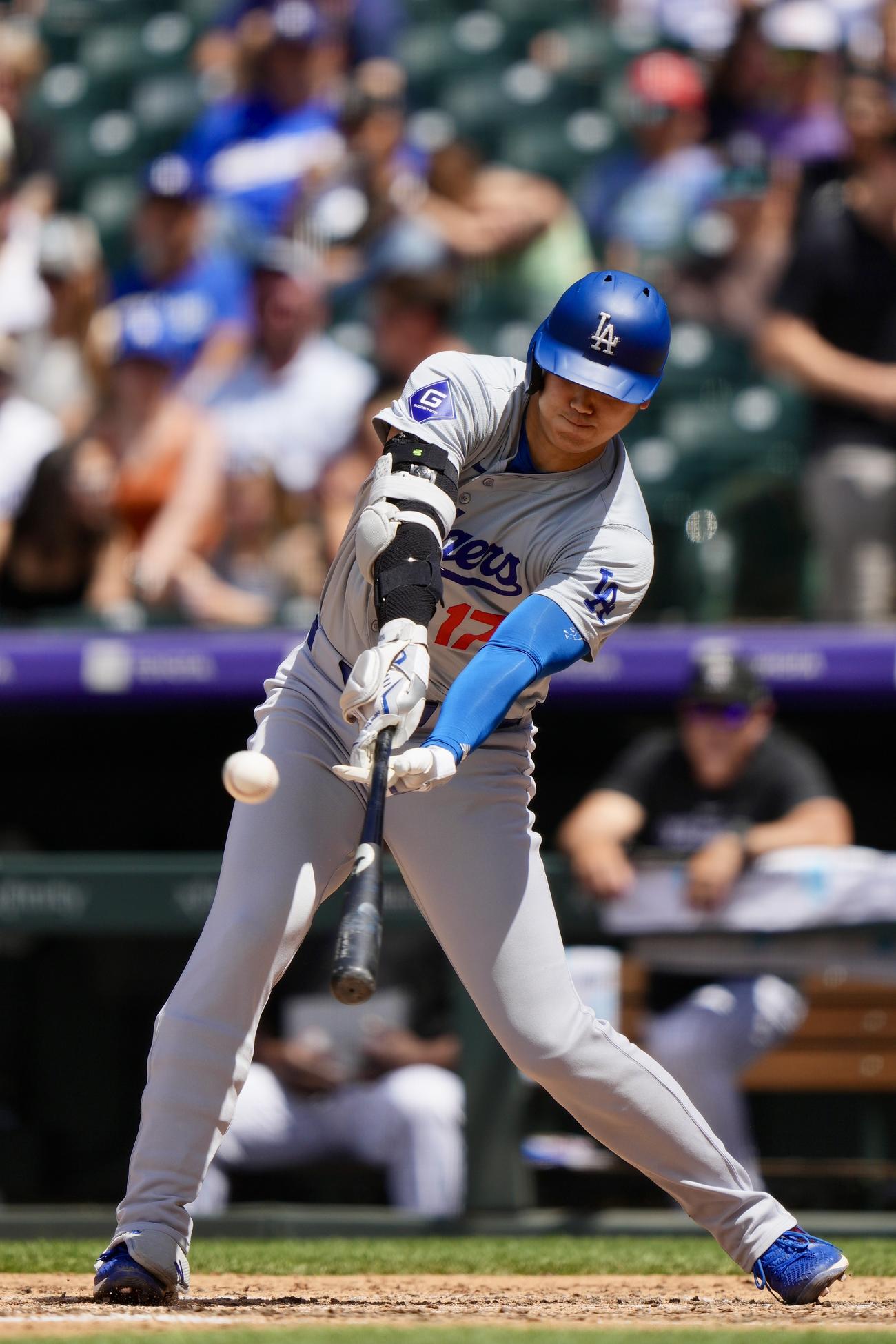 ロッキーズ対ドジャース　6回表ドジャース無死一塁、中飛に倒れる大谷（撮影・横山健太）