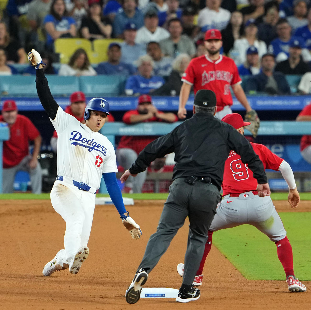 ドジャース対エンゼルス　8回裏ドジャース2死一塁、大谷は盗塁を試みるがアウトとなる（撮影・横山健太）