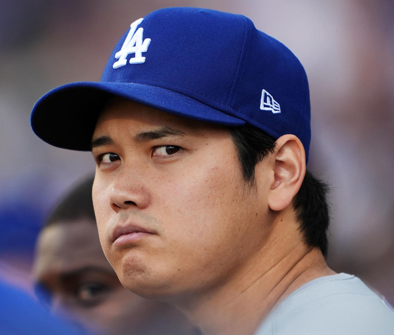 19日のロッキーズ戦でカメラを見つめるドジャース大谷（撮影・横山健太）