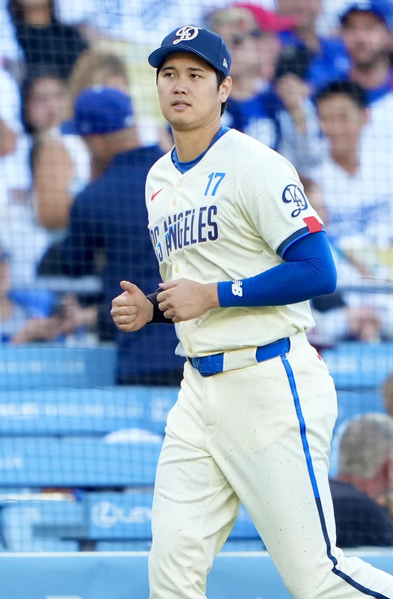 ドジャース対エンゼルス　シティ・コネクトユニホームを着て試合に臨むドジャース大谷（撮影・横山健太）
