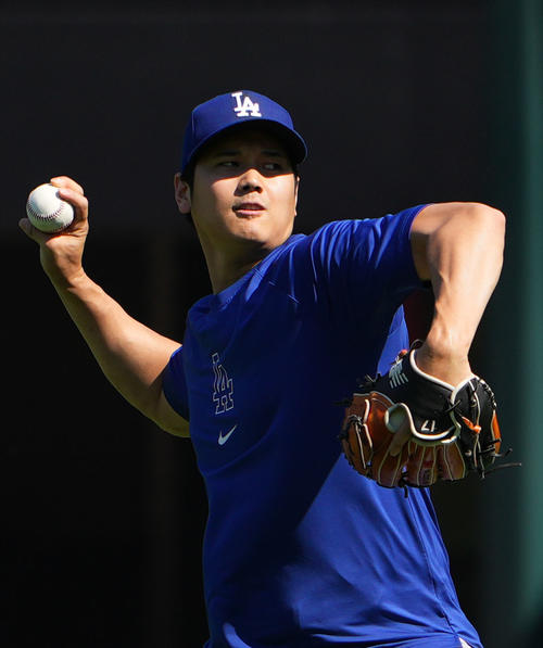 ホワイトソックス対ドジャース　キャッチボールするドジャース大谷（撮影・横山健太）