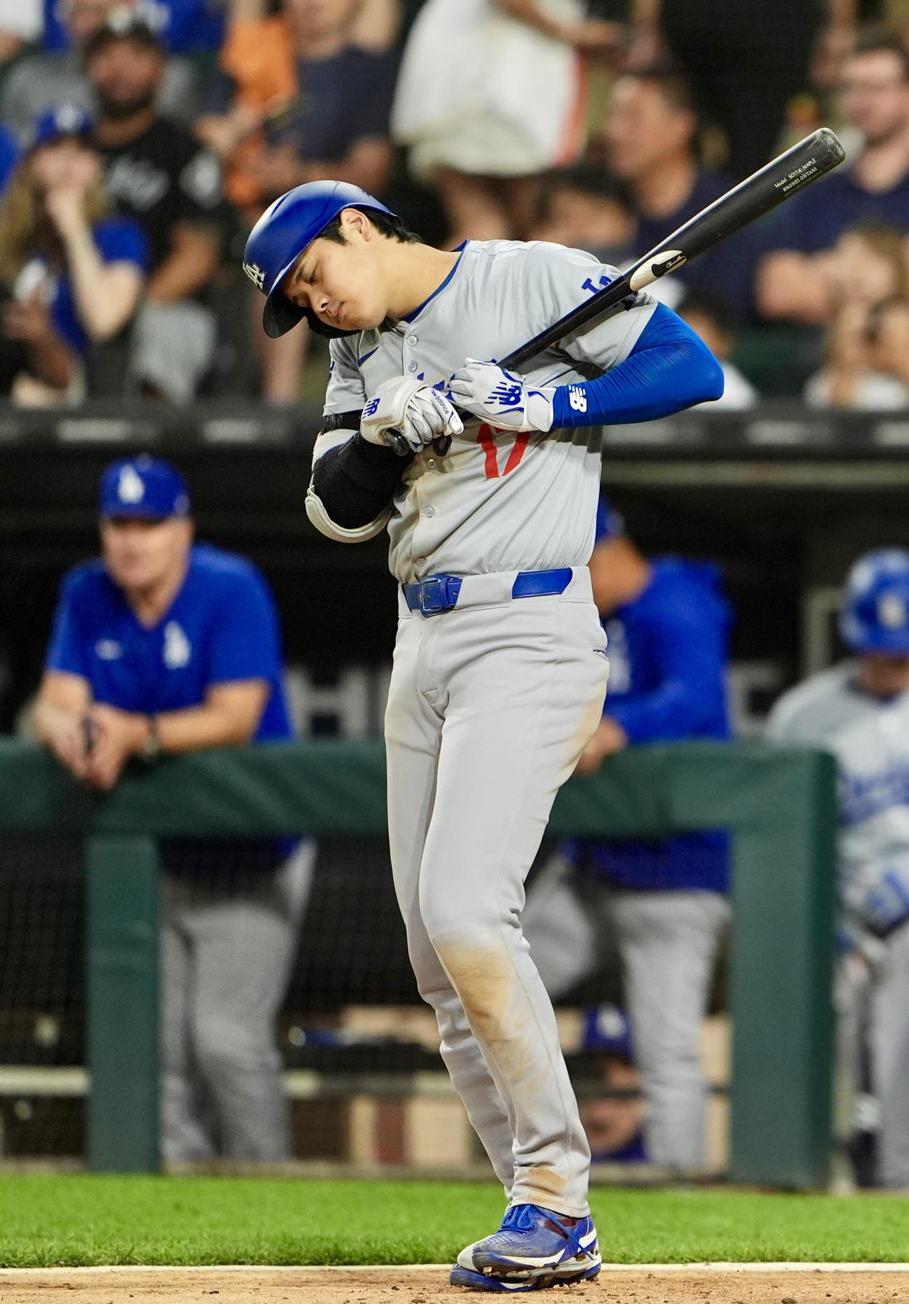 ホワイトソックス対ドジャース　7回表ドジャース2死一塁、四球で出塁する大谷（撮影・横山健太）
