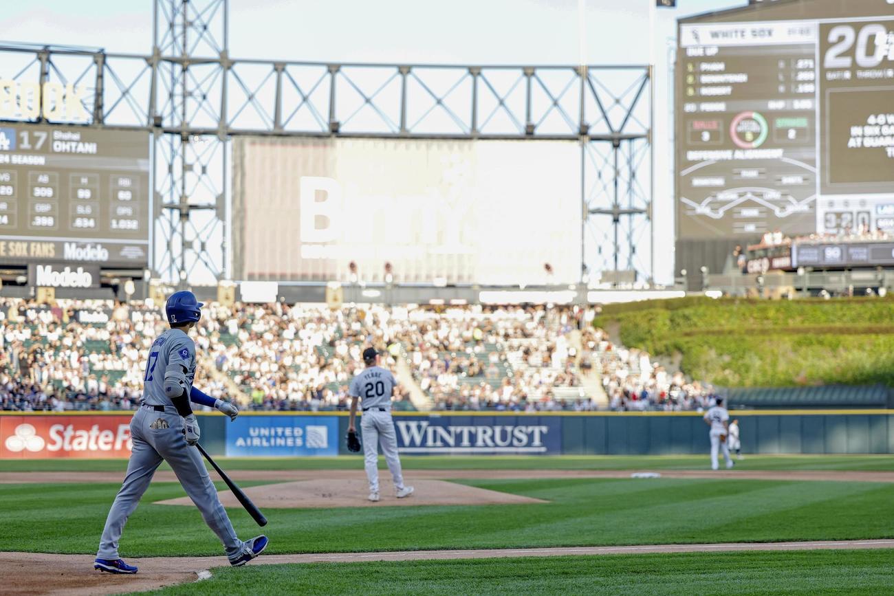 ホワイトソックス戦の1回、25号となる2試合連続の先頭打者本塁打を放つドジャース大谷（共同）