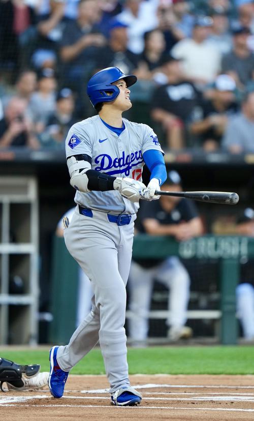 ホワイトソックス対ドジャース　1回表ドジャース無死、右中間へ本塁打を放つ大谷（撮影・横山健太）