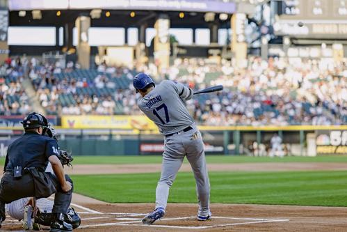 ホワイトソックス戦の1回、25号となる2試合連続の先頭打者本塁打を放つドジャース大谷（共同）
