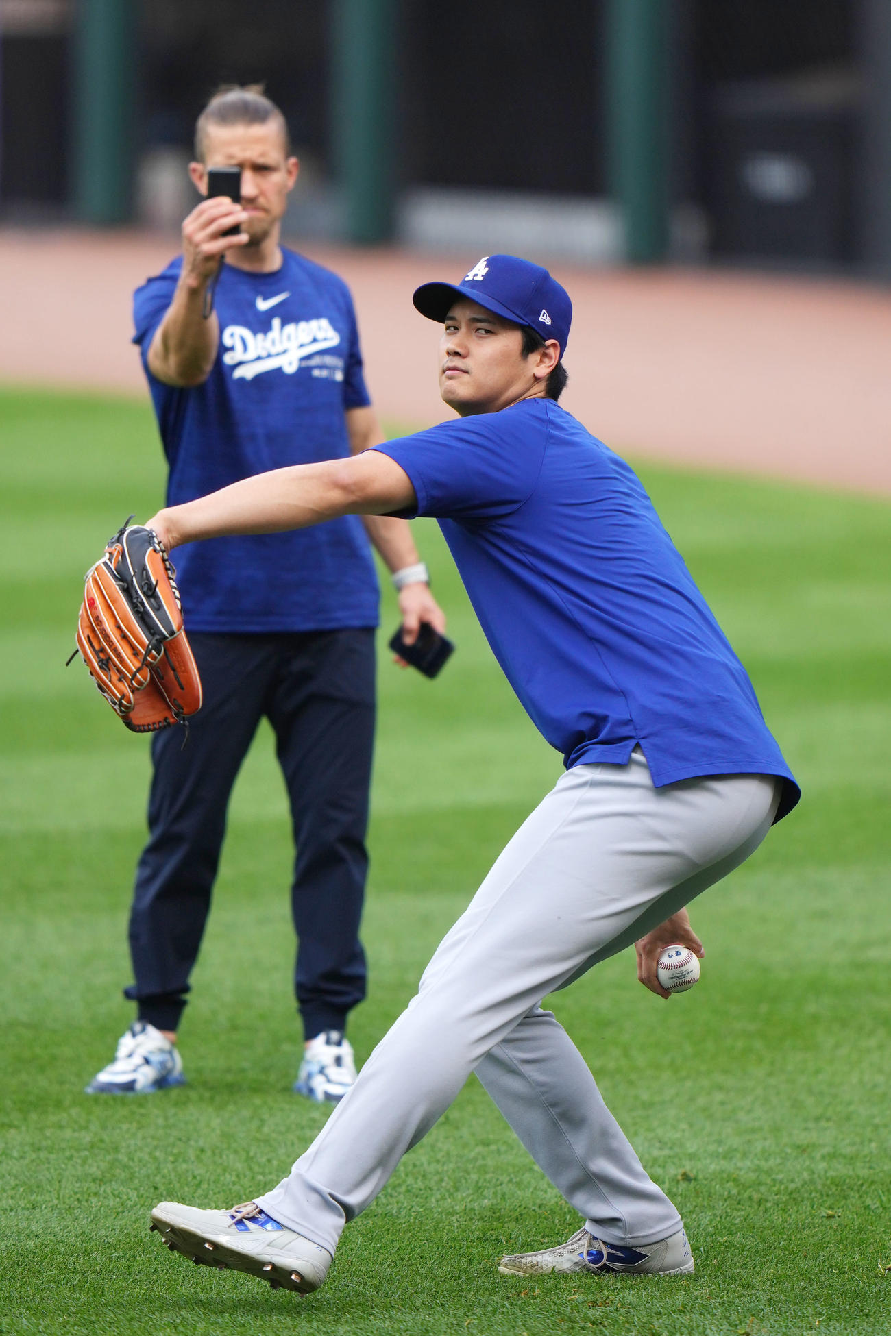 ホワイトソックス対ドジャース　キャッチボールをするするドジャース大谷（撮影・横山健太）