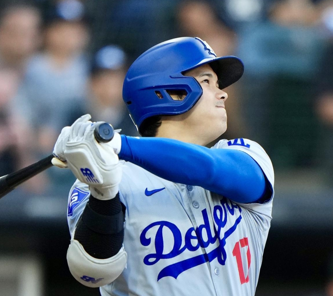 ホワイトソックス対ドジャース　1回表ドジャース無死、右中間へ本塁打を放つ大谷（撮影・横山健太）