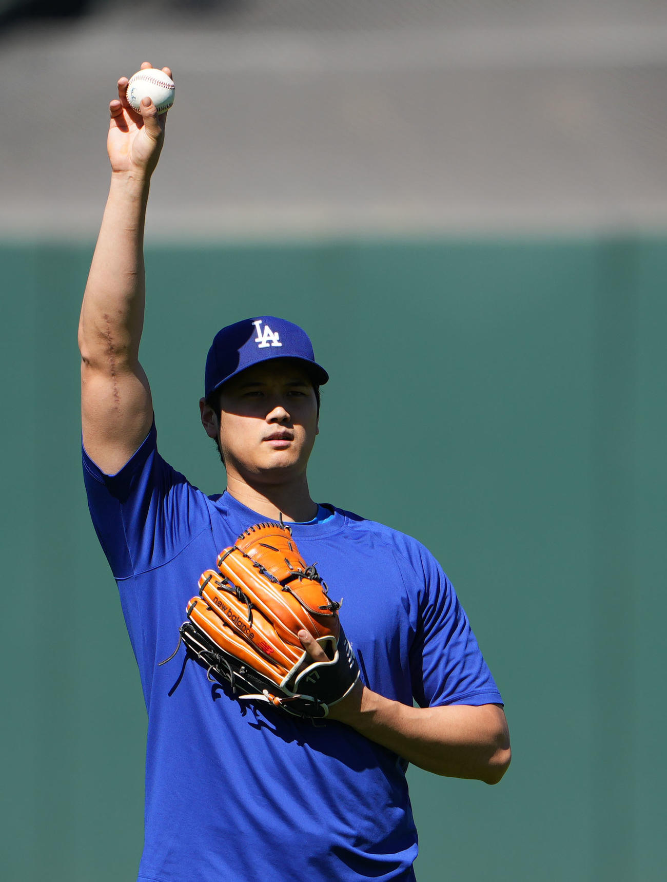 ジャイアンツ対ドジャース　キャッチボールをするドジャース大谷（撮影・横山健太）