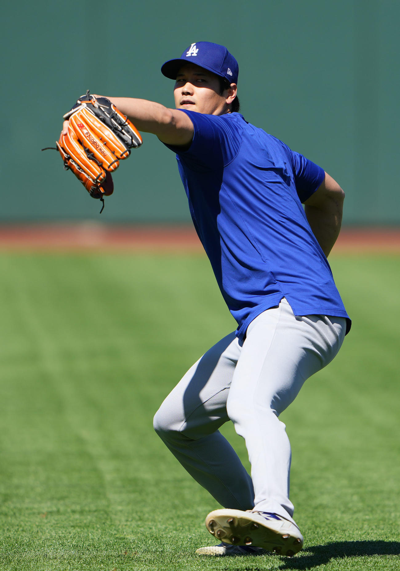 ジャイアンツ対ドジャース　キャッチボールをするドジャース大谷（撮影・横山健太）